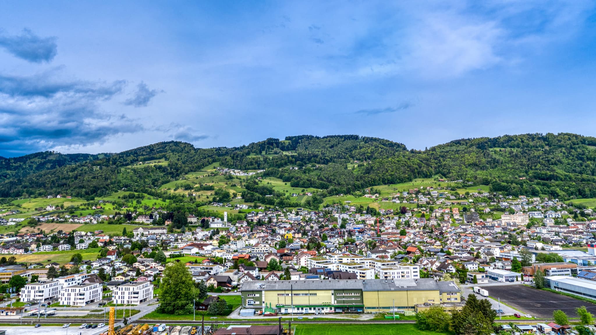 Rebstein am Hang des Appenzeller Vorderlands, Blick über das Dorf ins Rheintal
