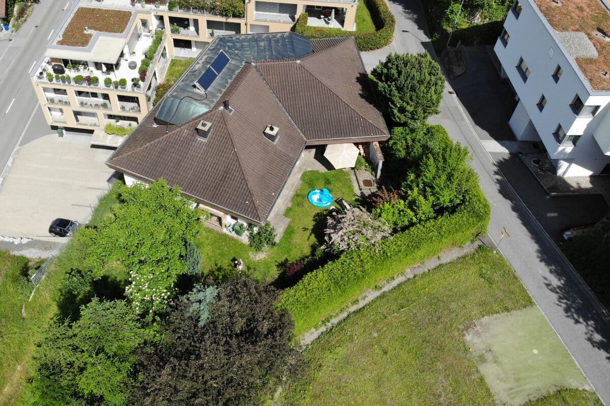 Einfamilienhaus mit attraktiver Baulandreserve