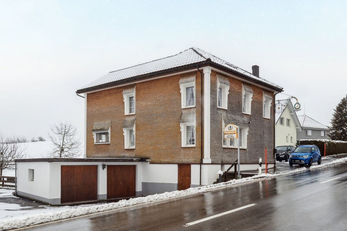 Wohn- und Gewerbehaus mit attraktiver Baulandreserve