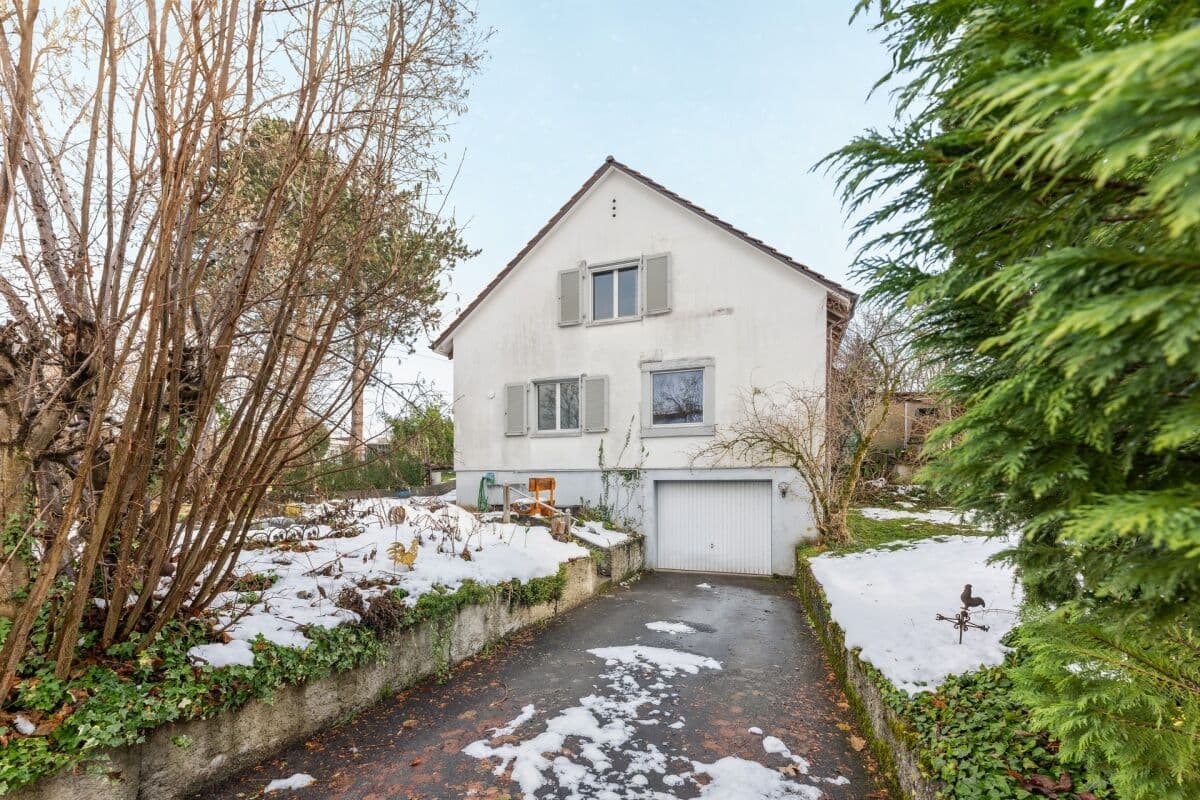 Freistehendes Einfamilienhaus an äusserst begehrter Lage