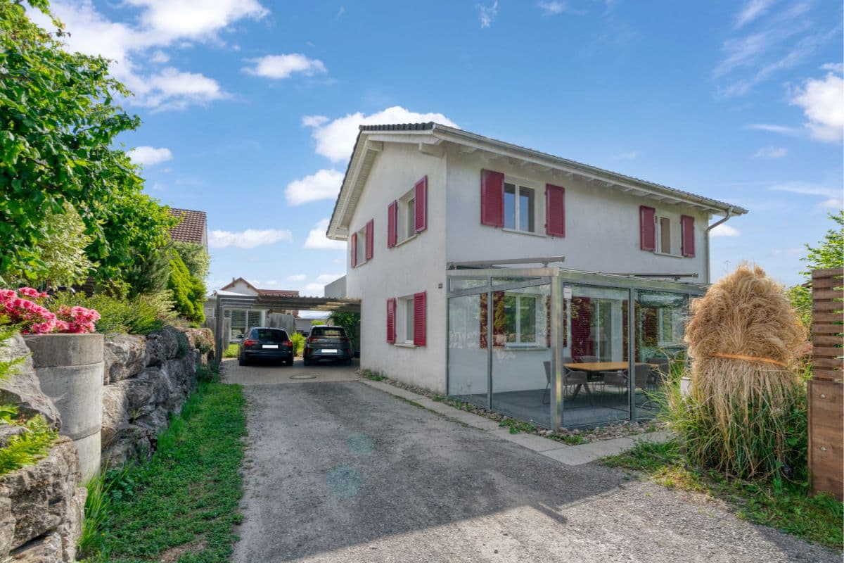 Sonniges Einfamilienhaus an ruhiger leichter Hanglage mit Wintergarten